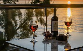 Black Rocks Luxury Seafront Beach Suite